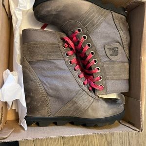 WOMEN'S JOAN OF ARCTIC™ WEDGE II PDX BOOTIE in Quarry